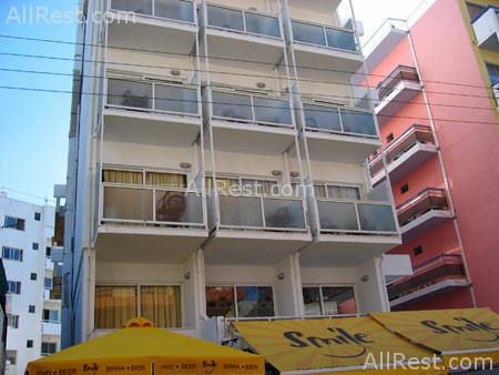 Saronis Hotel